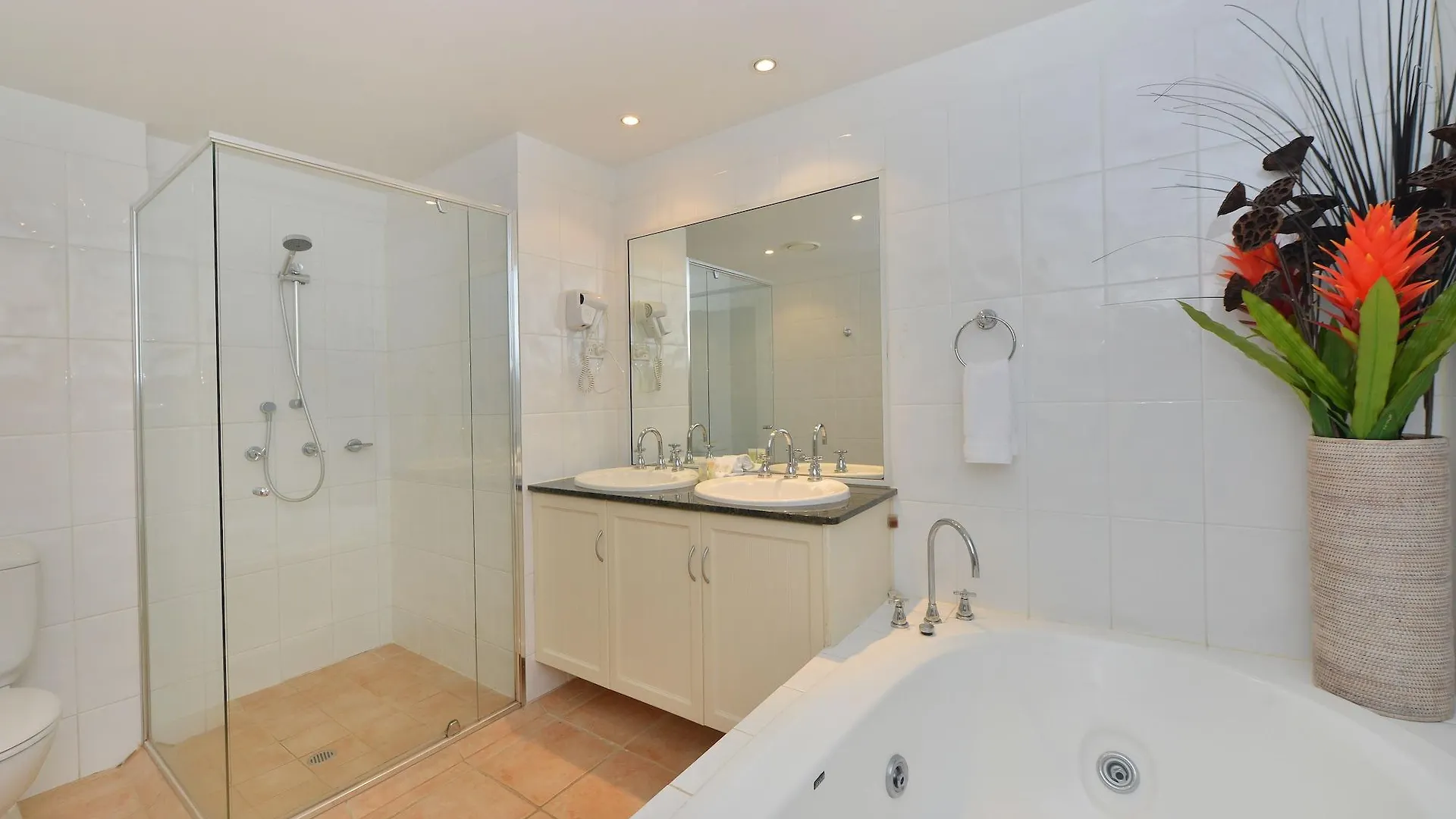 Cayman Villas Port Douglas 4*,