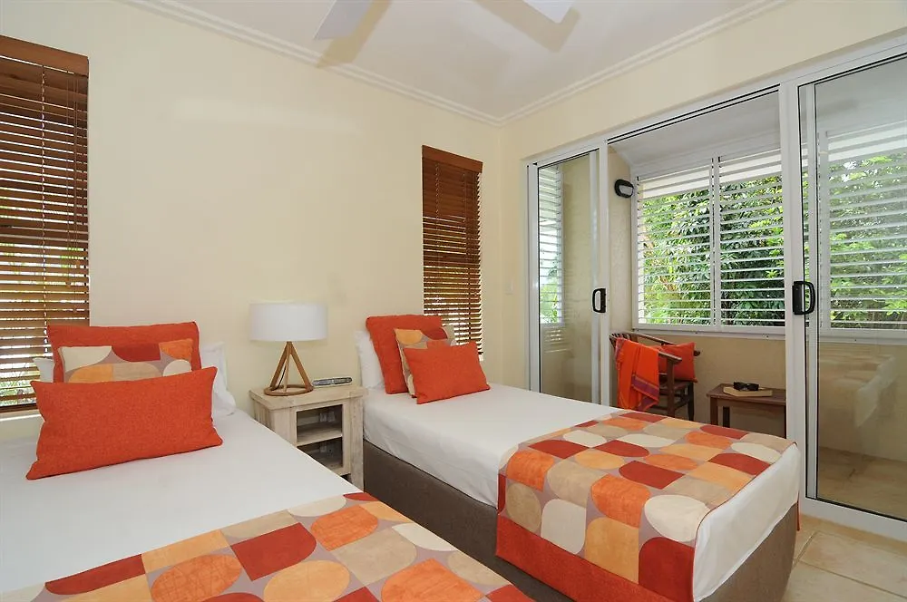 Cayman Villas Port Douglas 4*,