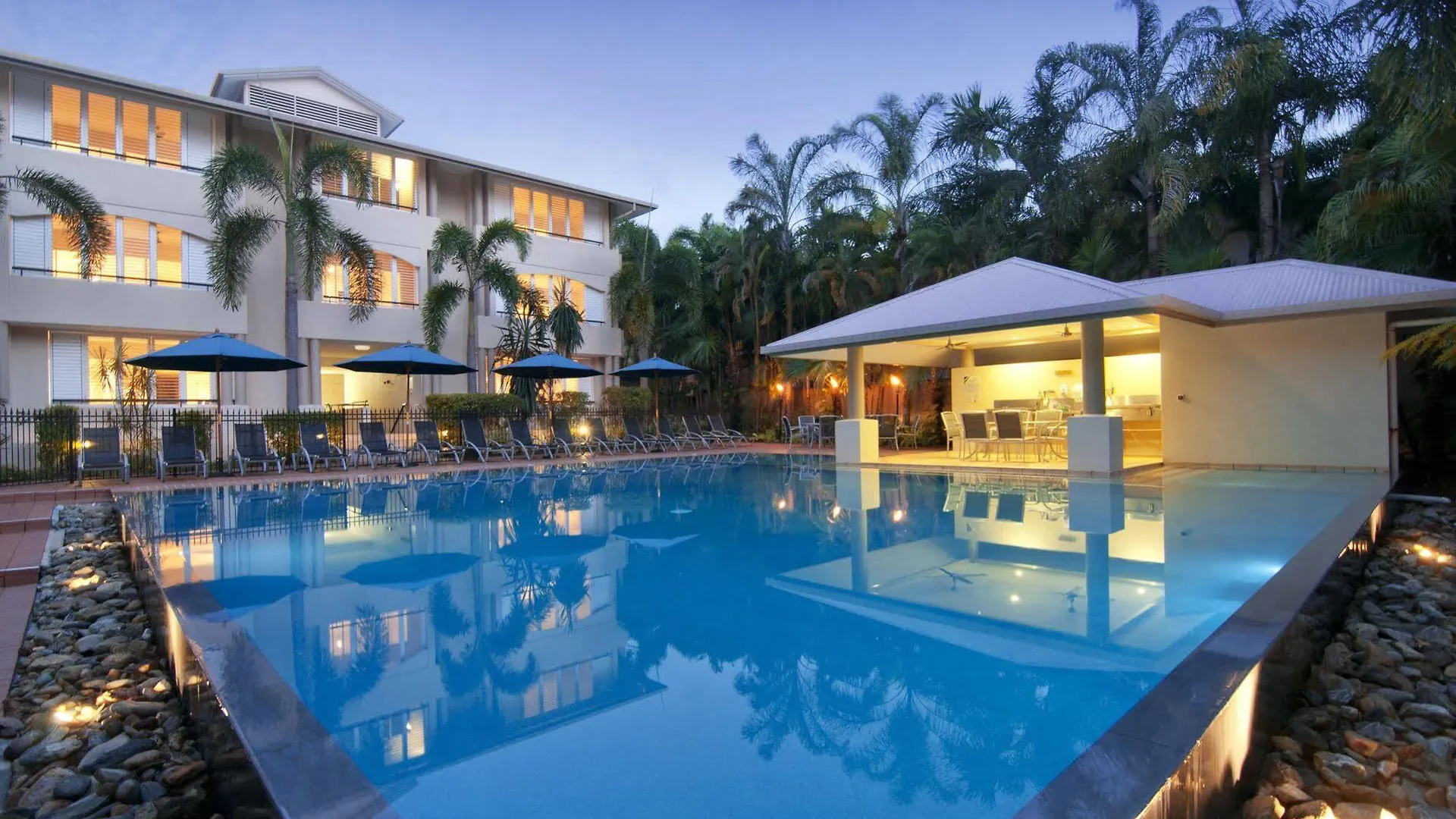 **** Resort Cayman Villas Port Douglas Australia